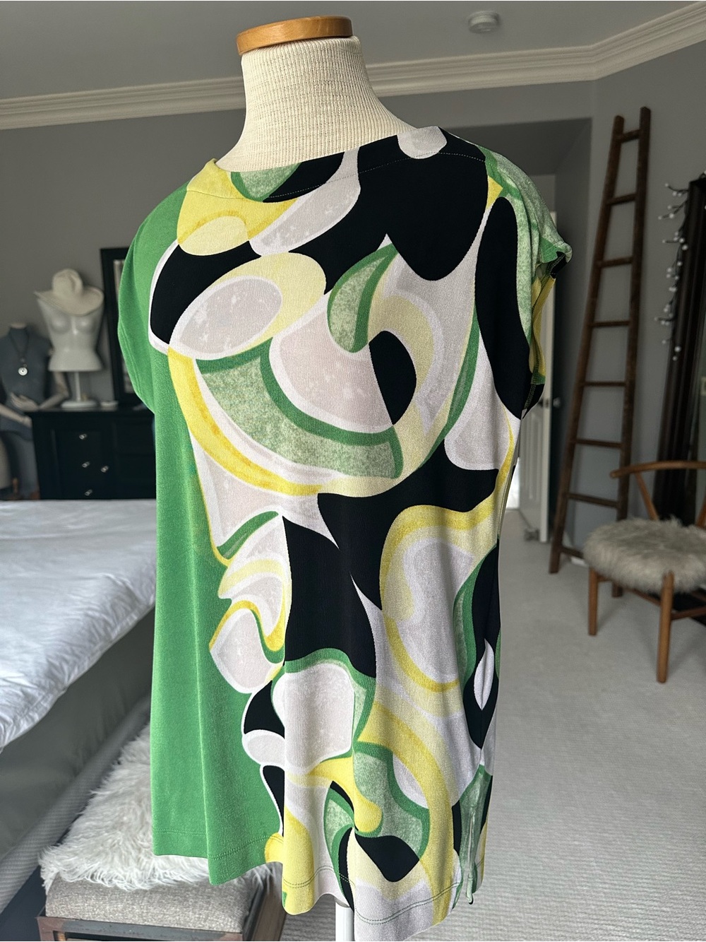 Chico’s Green Abstract Print Short Sleeve Top, size medium (1) - Picture 3 of 10
